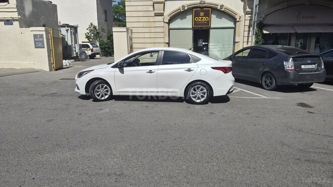 Hyundai Accent-6