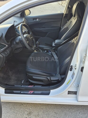 Hyundai Accent-5