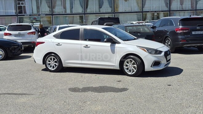 Hyundai Accent-2