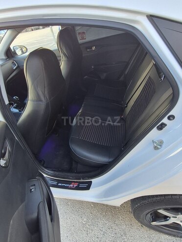 Hyundai Accent-4