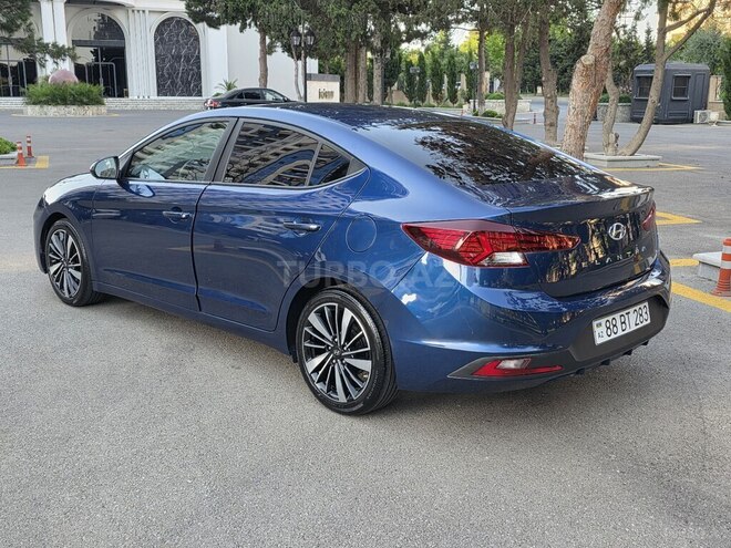 Hyundai Elantra-4