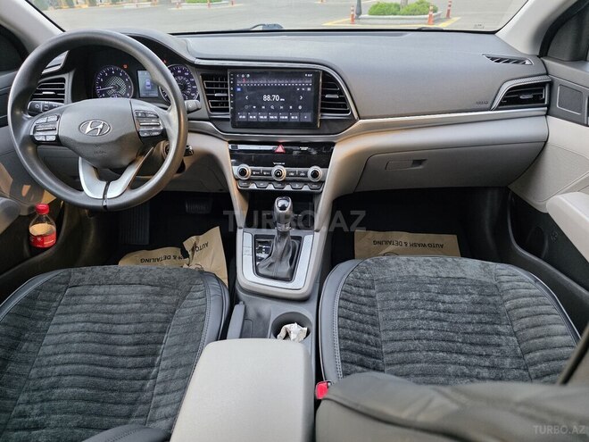 Hyundai Elantra-7