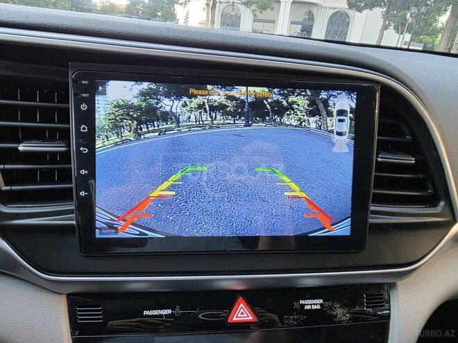 Hyundai Elantra-11