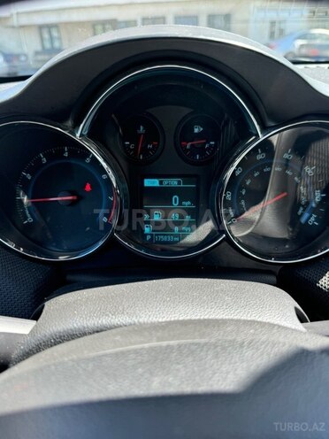 Chevrolet Cruze-13