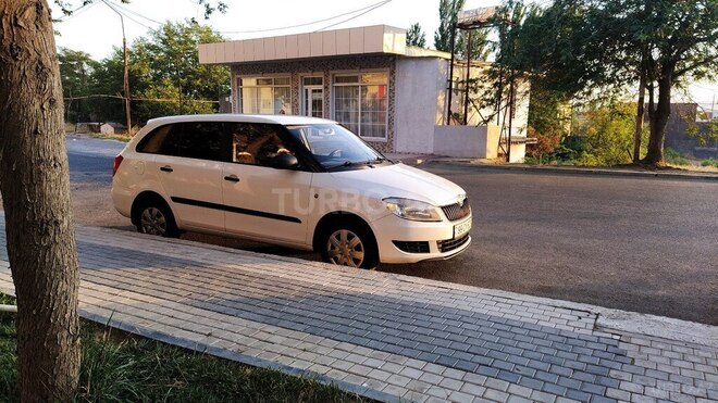 Skoda Fabia-2