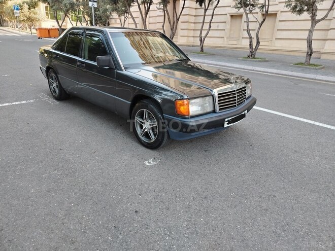 Mercedes 190-1