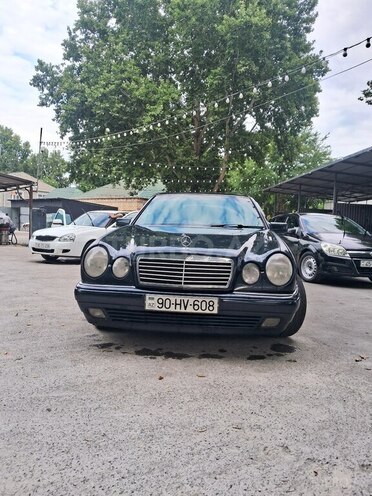 Mercedes E 230-1