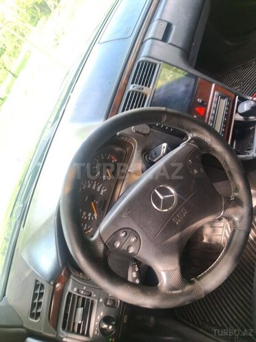 Mercedes E 230-2
