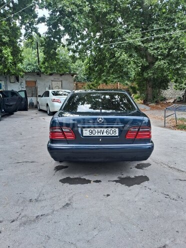 Mercedes E 230-3
