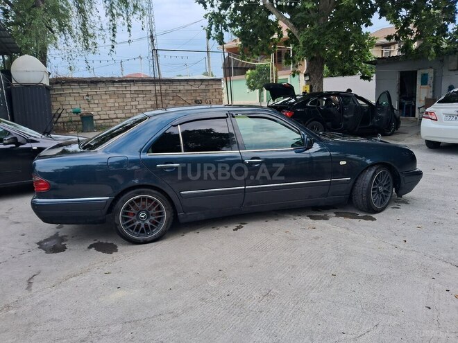 Mercedes E 230-6