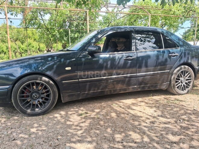 Mercedes E 230-7