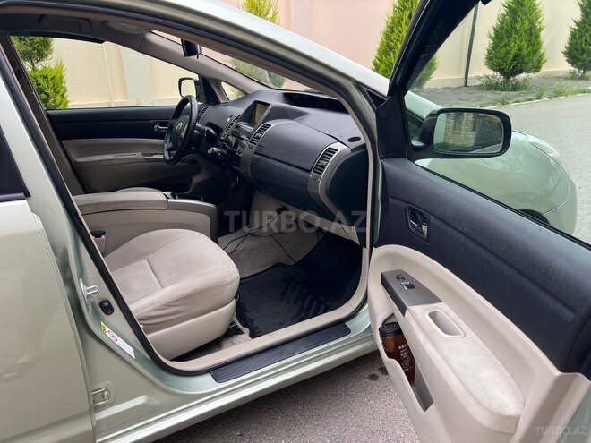 Toyota Prius-10
