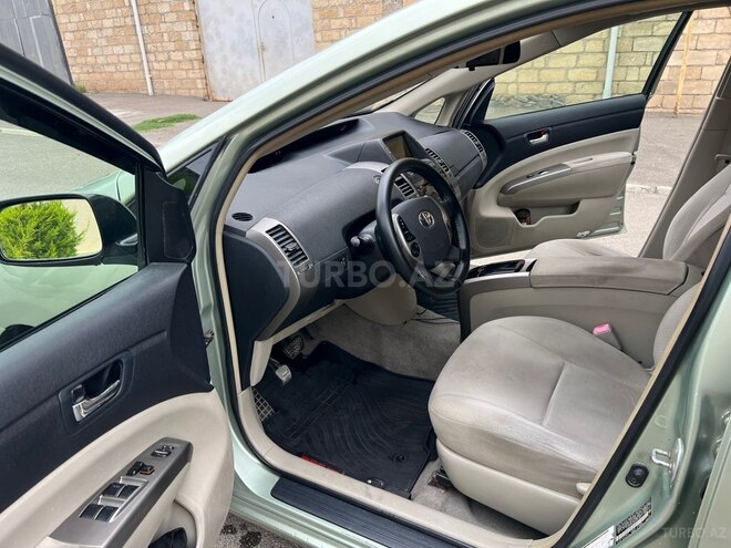 Toyota Prius-11