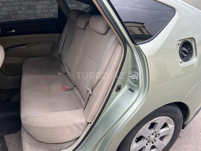 Toyota Prius-12