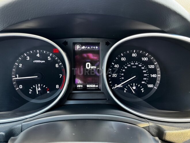 Hyundai Santa Fe-13