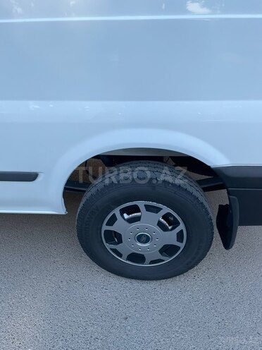 Ford Transit-11