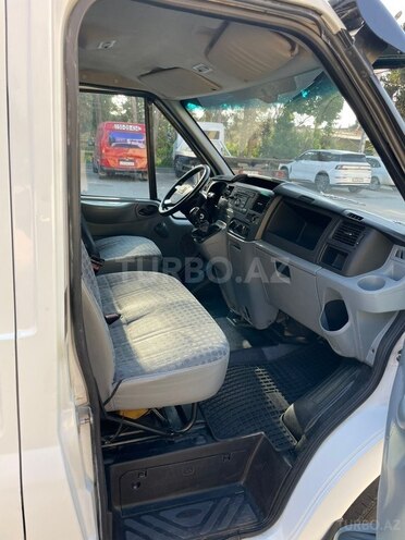 Ford Transit-5