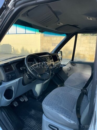 Ford Transit-7
