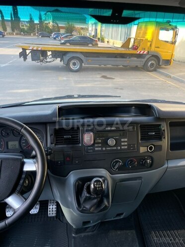Ford Transit-6