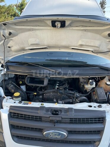 Ford Transit-10