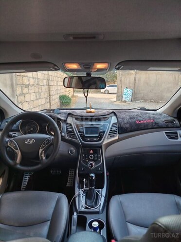 Hyundai Elantra-13