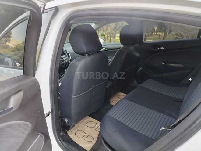 Chevrolet Cruze-12