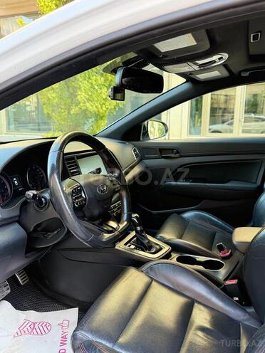 Hyundai Elantra-9