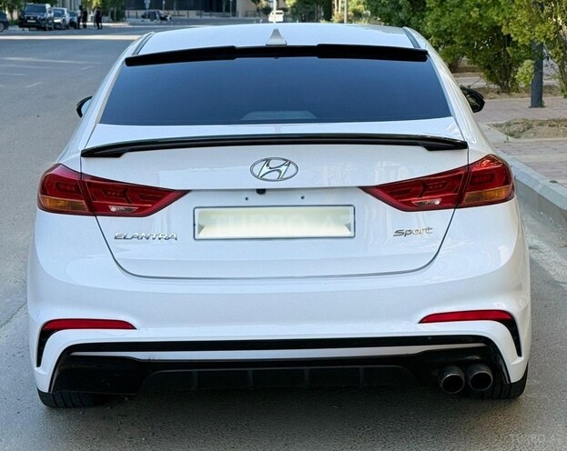 Hyundai Elantra-2