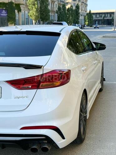 Hyundai Elantra-3