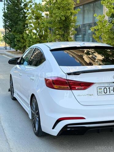 Hyundai Elantra-4