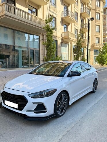 Hyundai Elantra-8