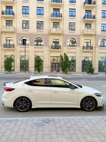 Hyundai Elantra-6