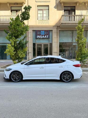 Hyundai Elantra-7