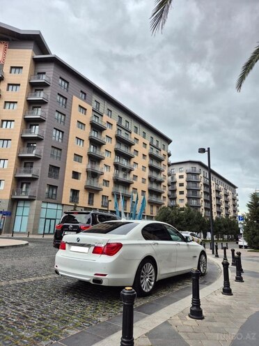 BMW 750-2