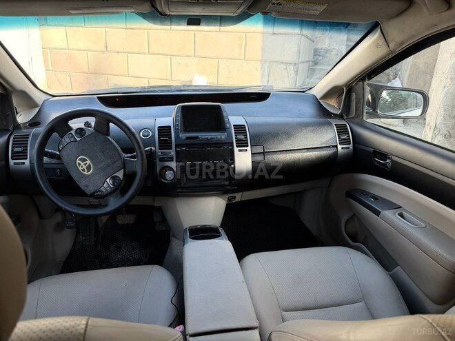 Toyota Prius-12