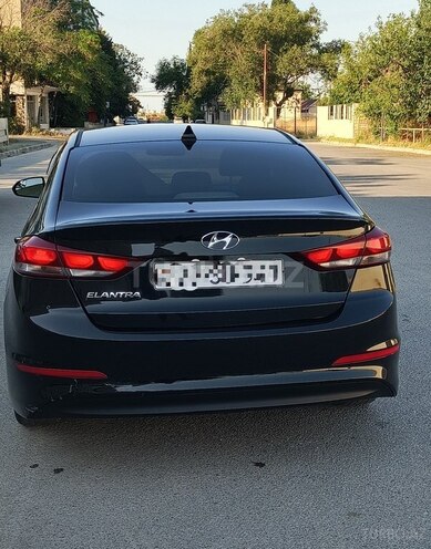 Hyundai Elantra-3