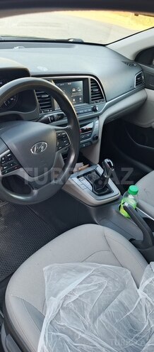 Hyundai Elantra-4