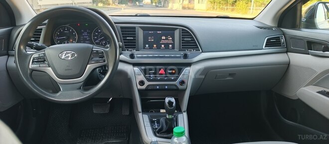 Hyundai Elantra-5