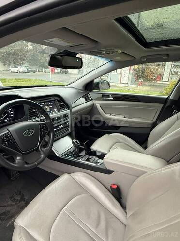 Hyundai Sonata-11