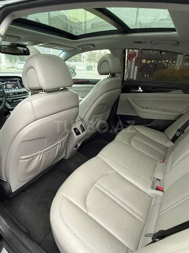 Hyundai Sonata-12