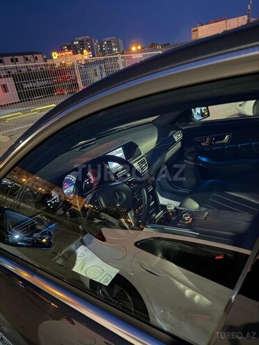 Mercedes E 220-11