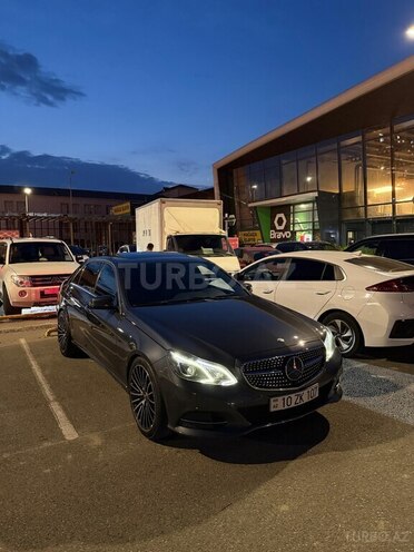 Mercedes E 220-1