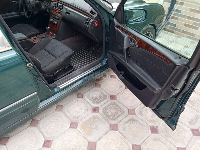 Mercedes E 240-3