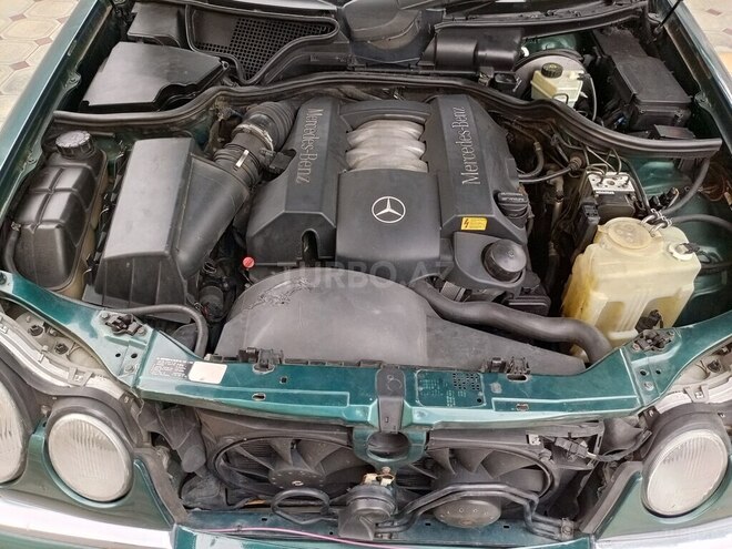 Mercedes E 240-4