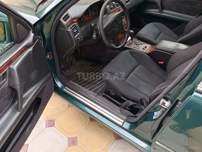 Mercedes E 240-8