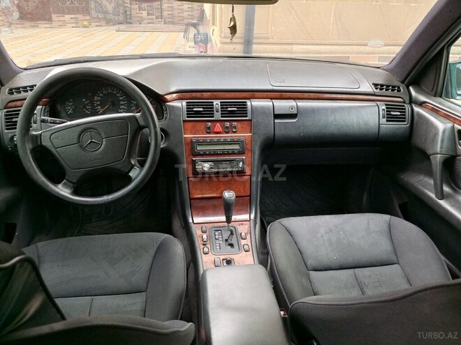 Mercedes E 240-9