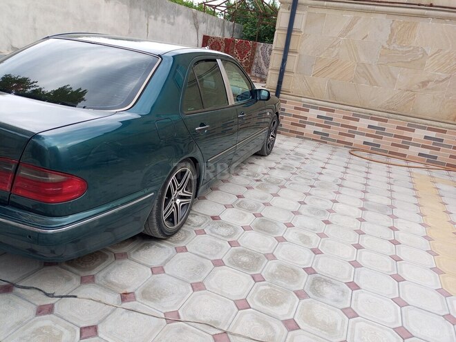 Mercedes E 240-16