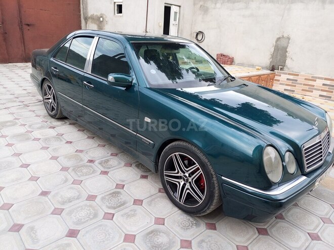 Mercedes E 240-17