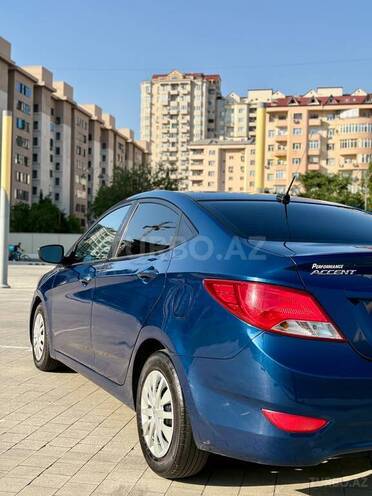 Hyundai Accent-12