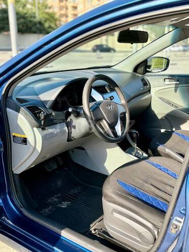 Hyundai Accent-15